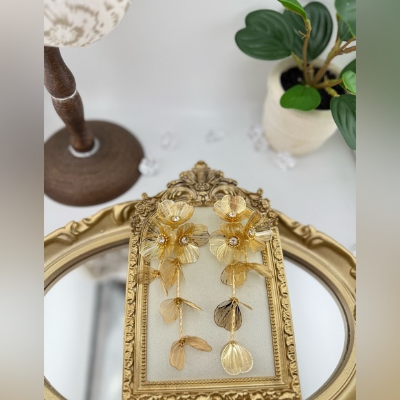 Famous Kate Middleton Floral Cascade Earrings-Zara - Picture 12 of 16